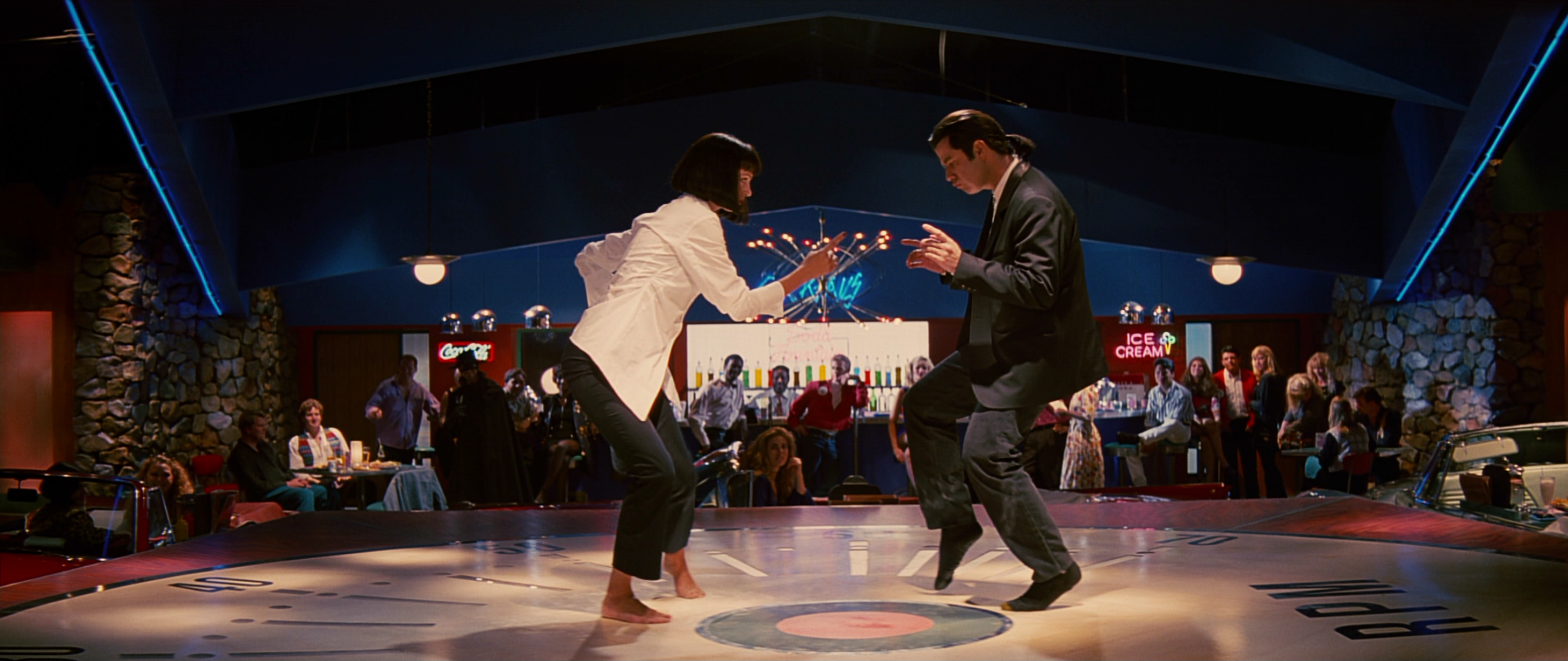 Mia (Uma Thurman) i Vincent (John Travolta) tańczą twista