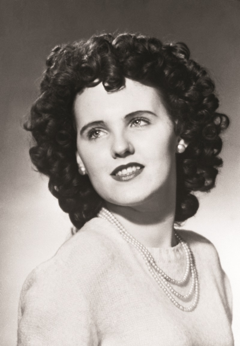 Head shot of aspiring actress Elizabeth Short, a murder victim nicknamed the Black Dahlia --- Image by © Bettmann/CORBIS