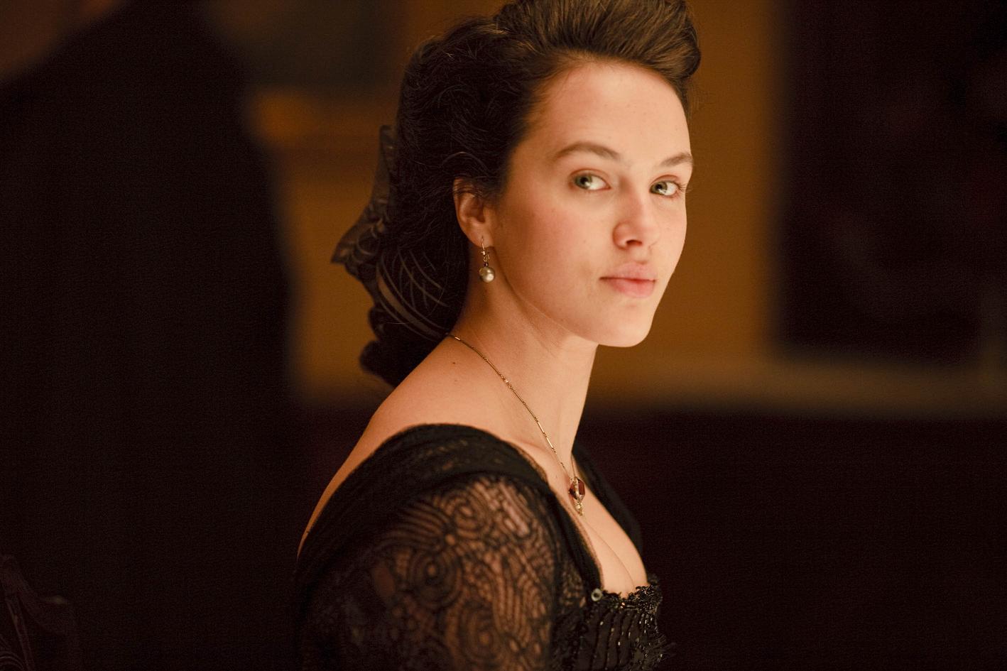 Lady-Sybil-Crawley-the-crawley-sisters-31850306-1418-945