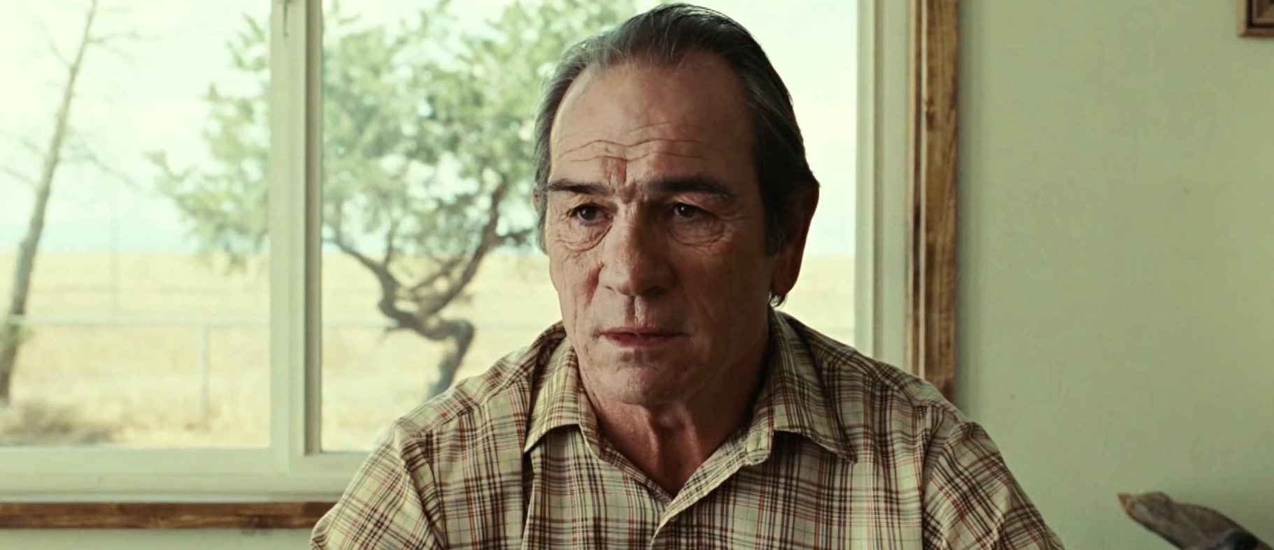 No Country For Old Men - Tommy Lee Jones wie, że to wszystko już nie dla niego.