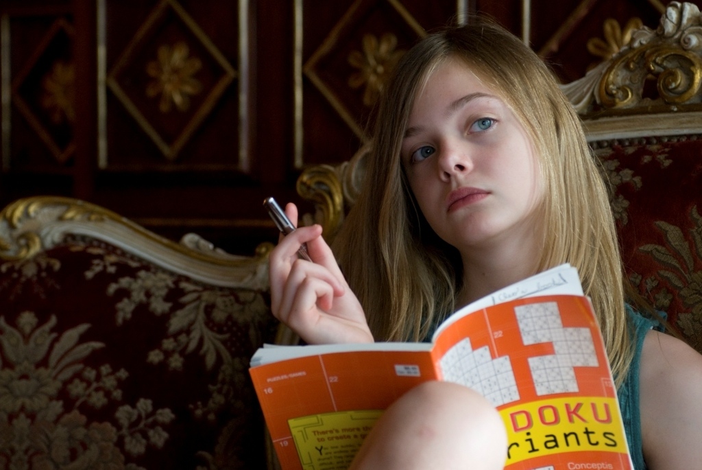 somewhere_movie_image_elle_fanning_01