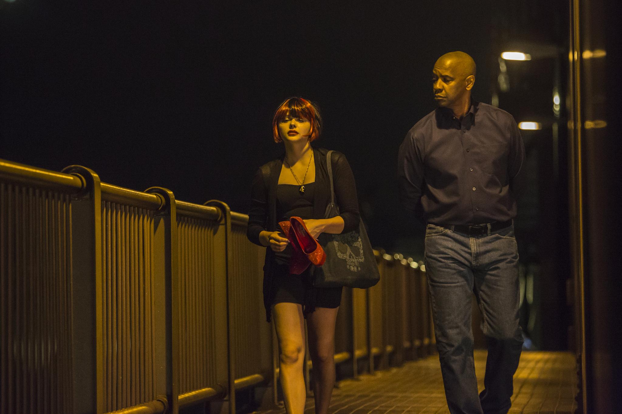 still-of-denzel-washington-and-chloë-grace-moretz-in-the-equalizer-(2014)-large-picture