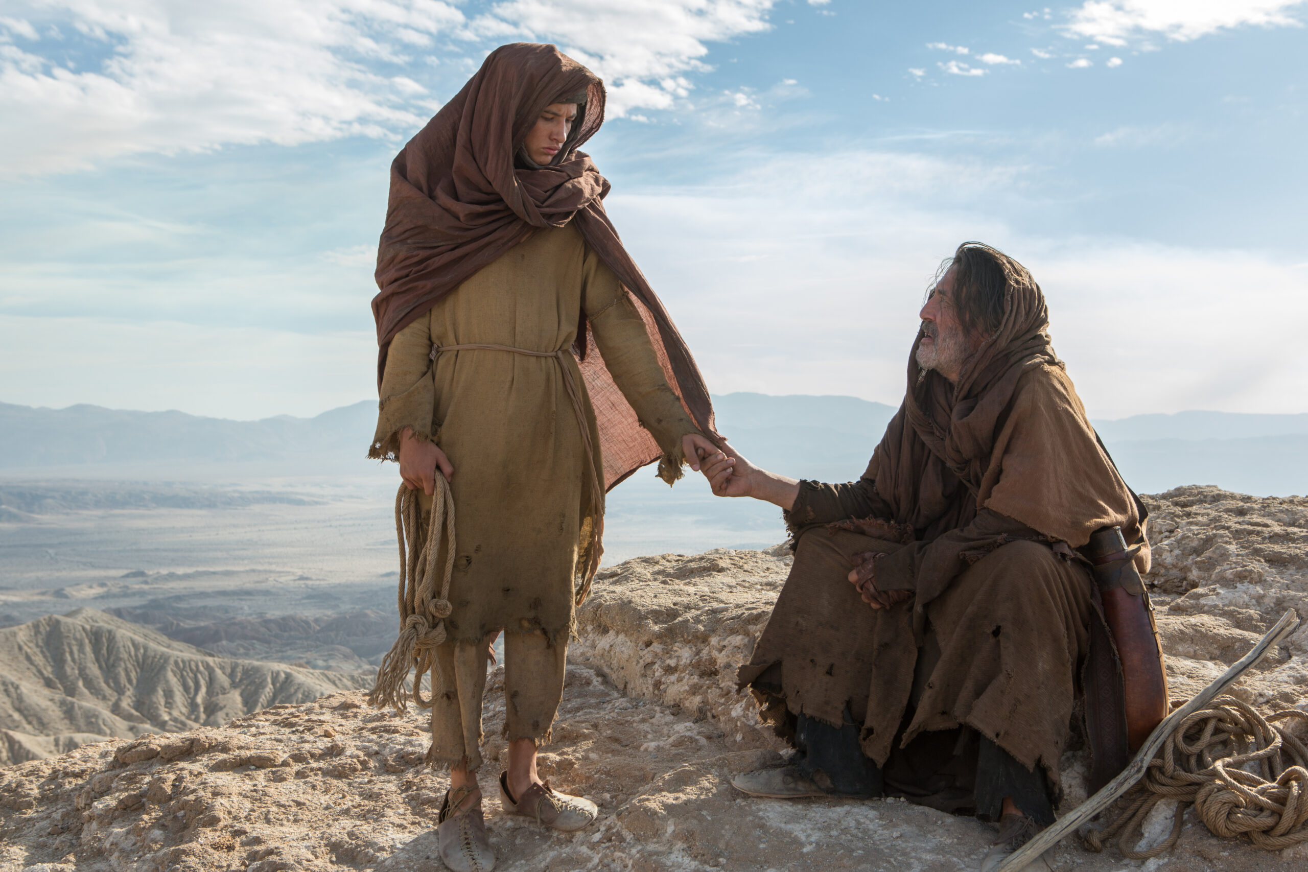 LDD_02525 (l to r) Tye Sheridan stars as 'Son' and Ciarán Hinds as 'Father' in the imagined chapter of Jesus' forty days of fasting and praying, LAST DAYS IN THE DESERT, a Broad Green Pictures release. Credit: Gilles Mingasson / Broad Green Pictures