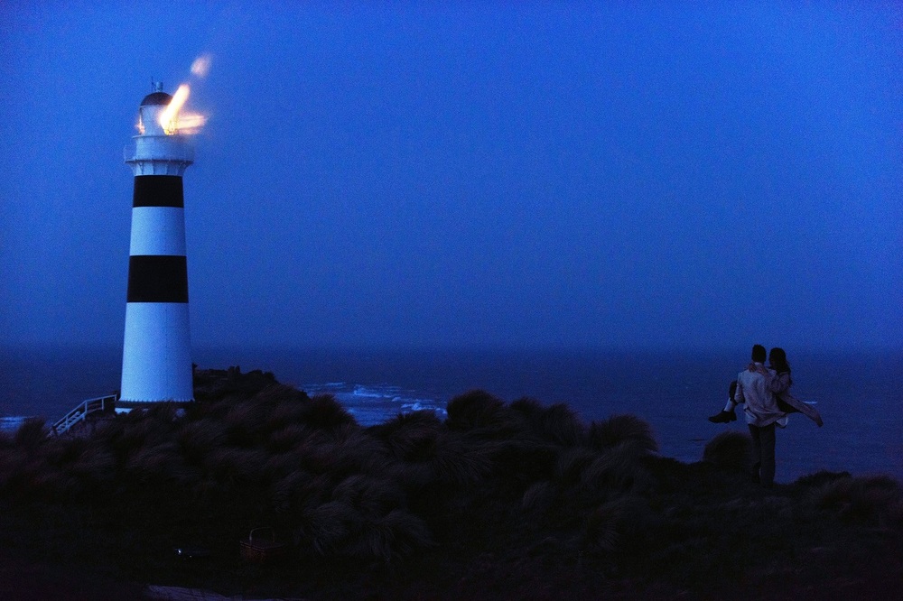 THE LIGHT BETWEEN OCEANS