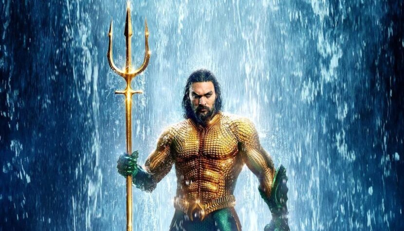 JASON MOMOA jako AQUAMAN w nowym stroju. Zdjęcie promujące kontynuację przeboju DC