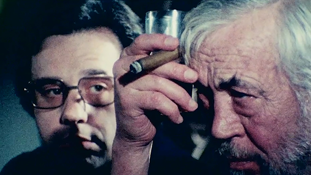 Peter Bogdanovich i John Huston w filmie "Druga strona wiatru" (reż. Orson Welles)