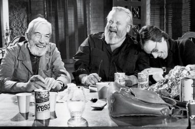 John Huston, Orson Welles i Peter Bogdanovich na planie filmu "Druga strona wiatru" (reż. Orson Welles)