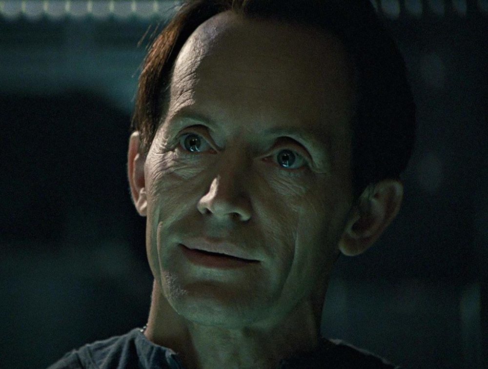 lance-henriksen-bishop-aliens-2