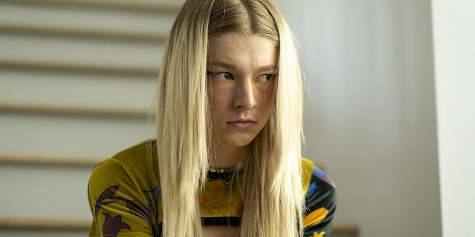 Hunter Schafer jako Jules w drugim odcinku specjalnym Euforii. 