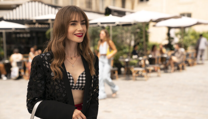 Lily Collins na zdjęciach z trzeciego sezonu EMILY W PARYŻU