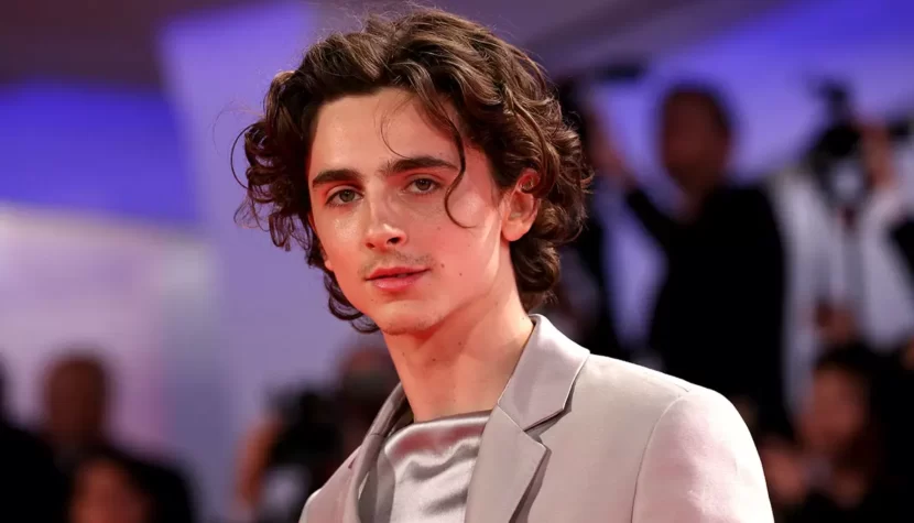 TIMOTHÉE CHALAMET sądzi, że trudno żyć w dobie social mediów. “Upadek społeczny wisi w powietrzu”