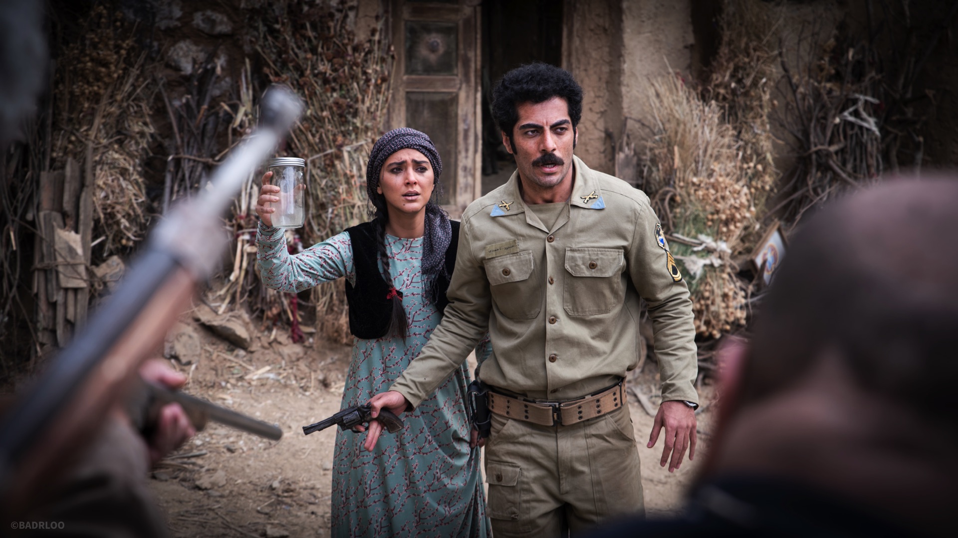 Hoda Zeinolabedin i Navid Pourfaraj w filmie "Zalava" (2021, reż. Arsalan Amiri)