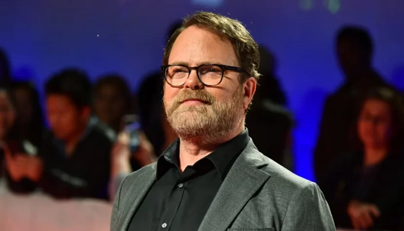 RAINN WILSON ogłosił, że zmienił swoje imię na Rainnfall Heat Wave Extreme Winter Wilson. Wyjaśnił powód