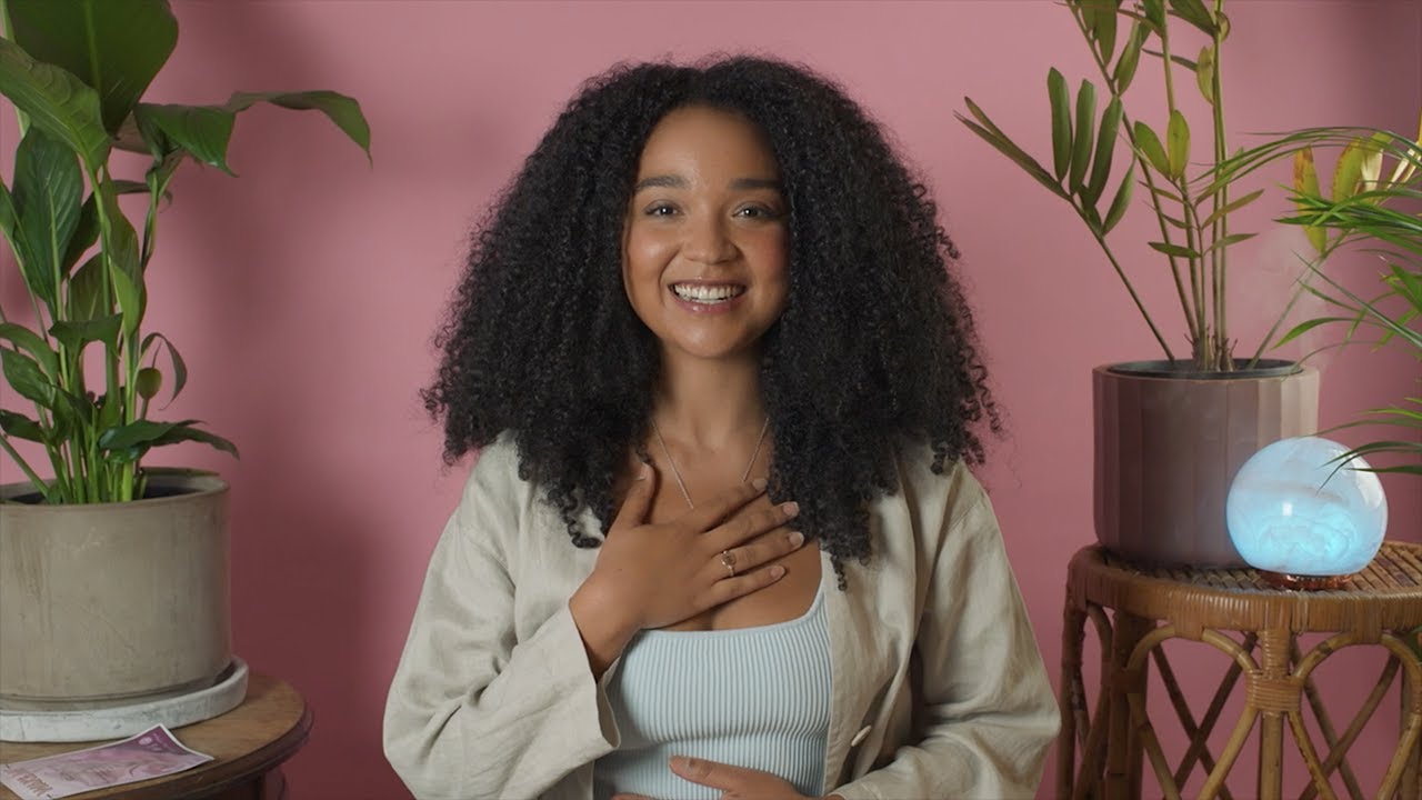 Aisha Dee w filmie "Sissy" (2022)