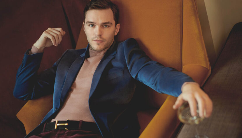 NICHOLAS HOULT stracił kiedyś trzy duże projekty z rzędu. Do jednego zapraszał go Tom Cruise