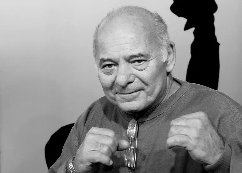 Nie Yje BURT YOUNG Znany M In Z Serii Rocky Sylvester Stallone   Burt Young 