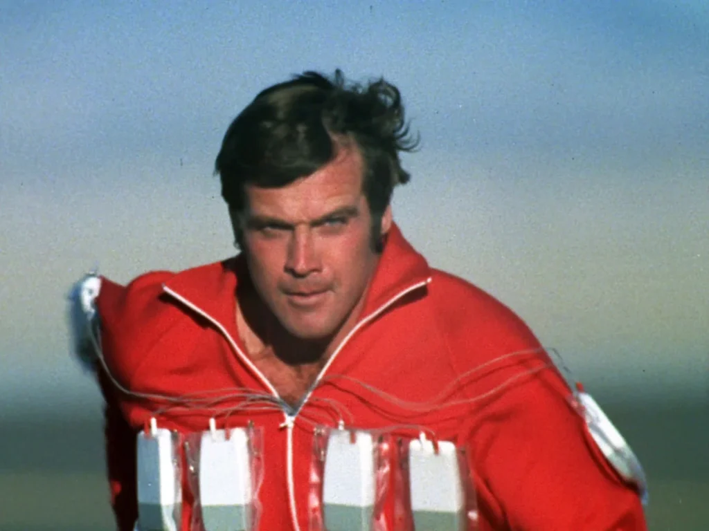 Lee Majors w filmie "The Six Million Dollar Man" (1973)