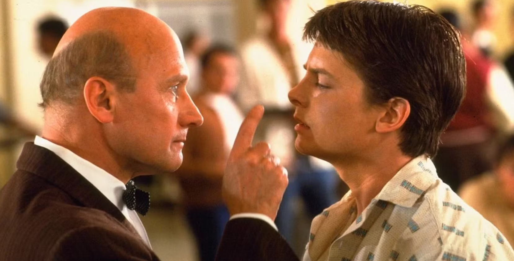 Michael J. Fox i James Tolkan na zdjęciu po latach. Odtworzyli ujęcie z “Powrotu do przyszłości”