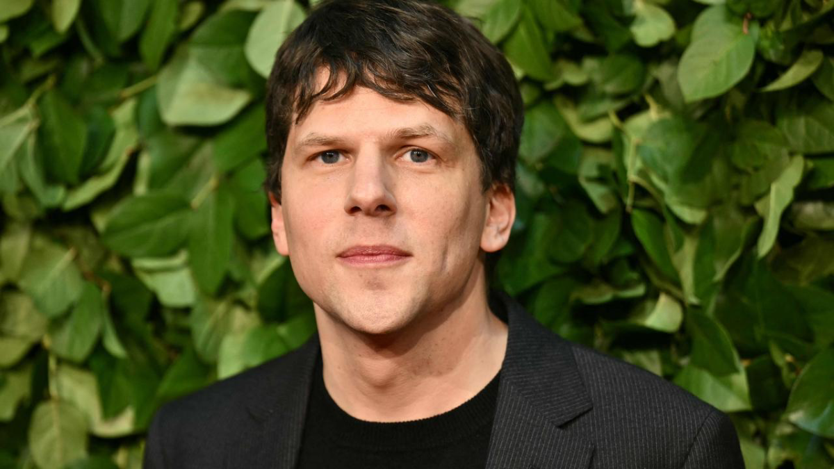 Jesse Eisenberg wspomina swój występ w „Saturday Night Live”. Aktor zaliczył sporą wpadkę