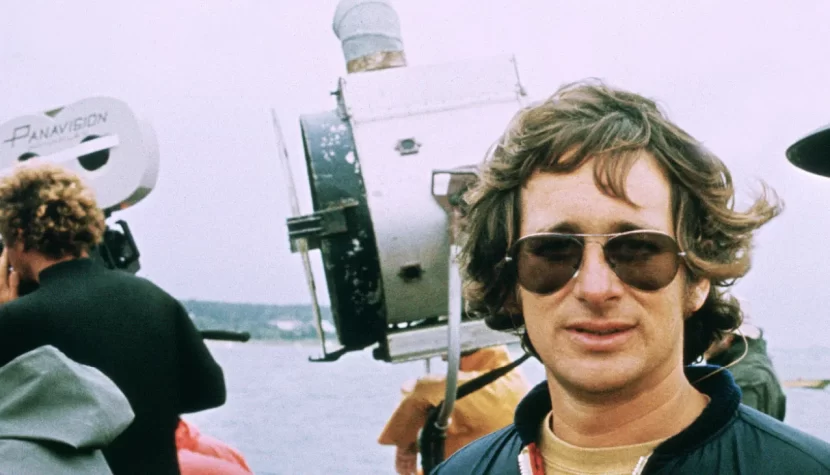 Spielberg pierwszy raz obejrzał SZCZĘKI „jako widz, nie filmowiec”. Wyraził swoją opinię