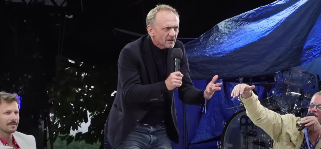 ANDRZEJ CHYRA oburzył słowami o kampaniach antyprzemocowych w teatrze. "Kompletnie chore"