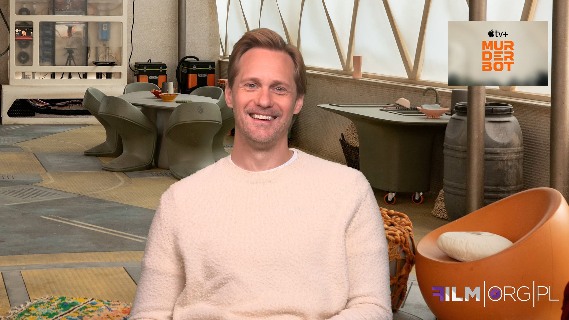 Alexander Skarsgård o science fiction "Pamiętniki Mordbota" i swoich ulubionych serialach [wywiad wideo]