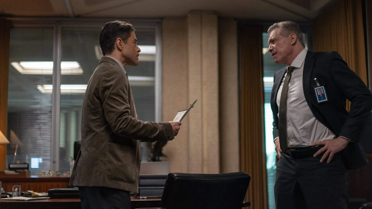 Rami Malek i Holt McCallany w filmie "Amator" (2025)