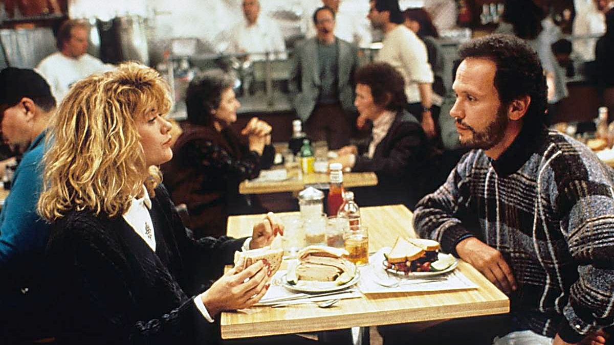 Billy Crystal, Meg Ryan i Sydney Sweeney w reklamie na Super Bowl. Odtworzyli kultową scenę