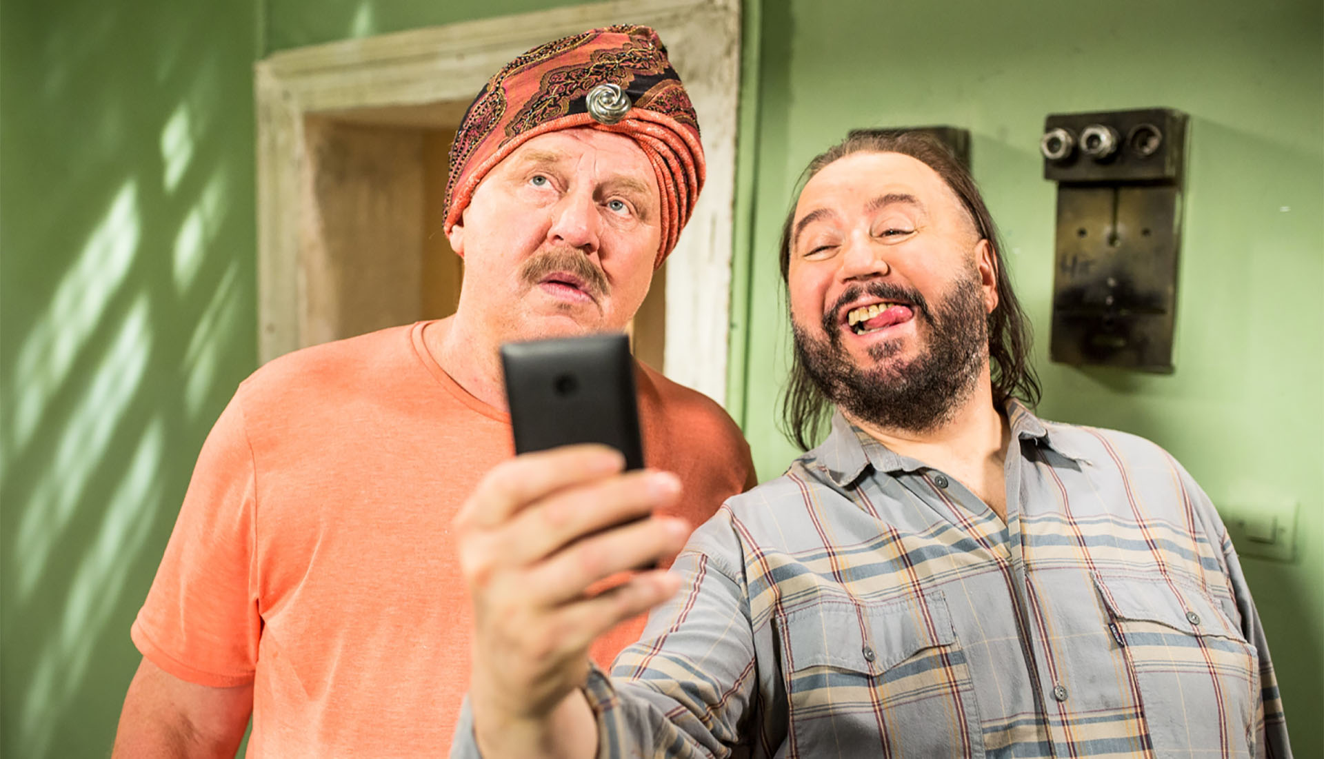 Boczek i Paździoch "ożyli" w specjalnym odcinku ŚWIATA WEDŁUG KIEPSKICH. Zasługa technologii deepfake