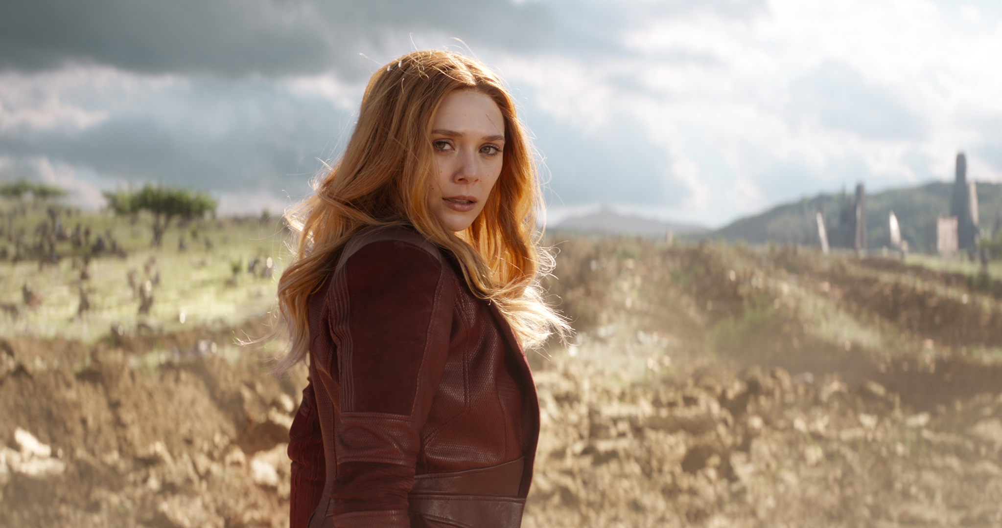 ELIZABETH OLSEN przyznaje, że kręcenie filmów Marvela może być "kłopotliwe" i "absurdalne"