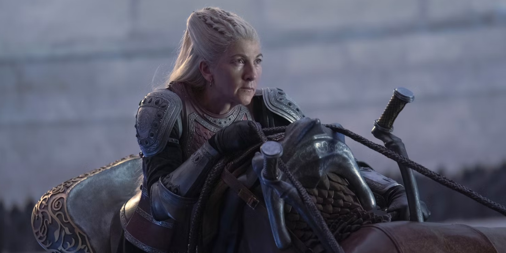 Eve Best tłumaczy decyzję Rhaenys w finale dziewiątego odcinka RODU SMOKA. "Akt łaski"