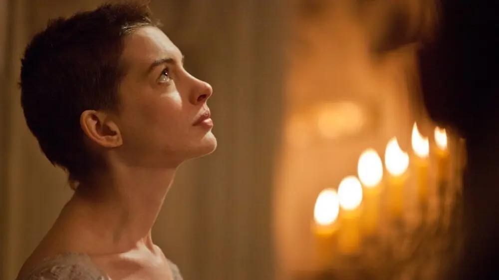 Hathaway przeprosiła dziennikarkę za wywiad sprzed lat. Jego fragment trafił niedawno do sieci