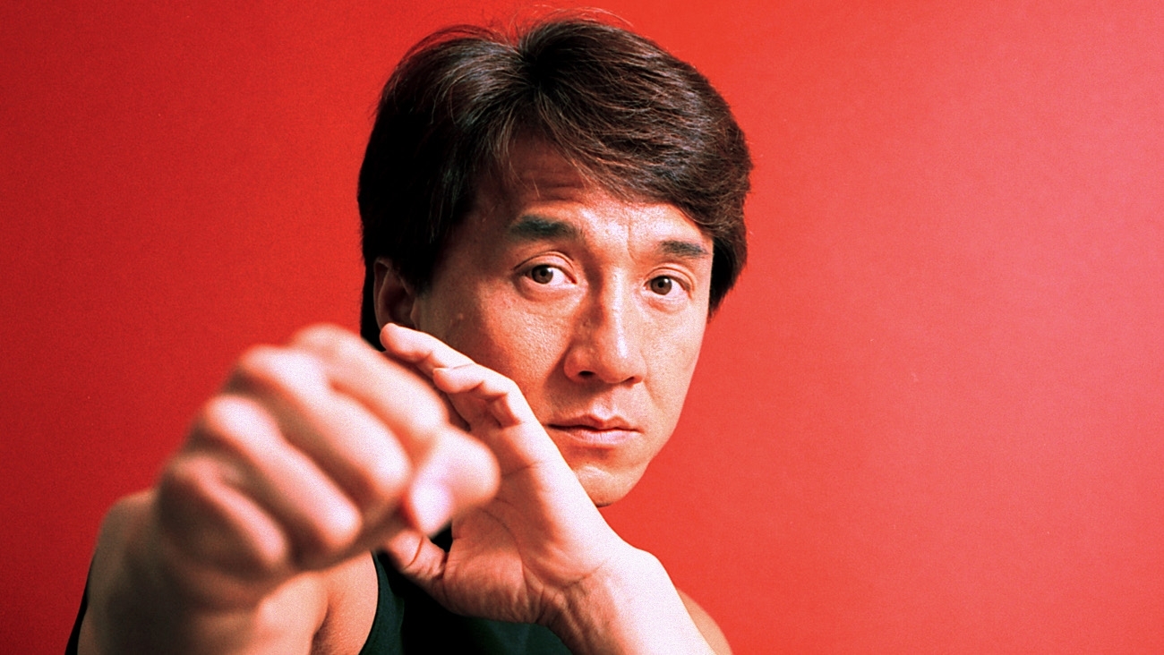 JACKIE CHAN wyznał, że chciał kiedyś zaatakować reżysera nożem. Zdradził powód