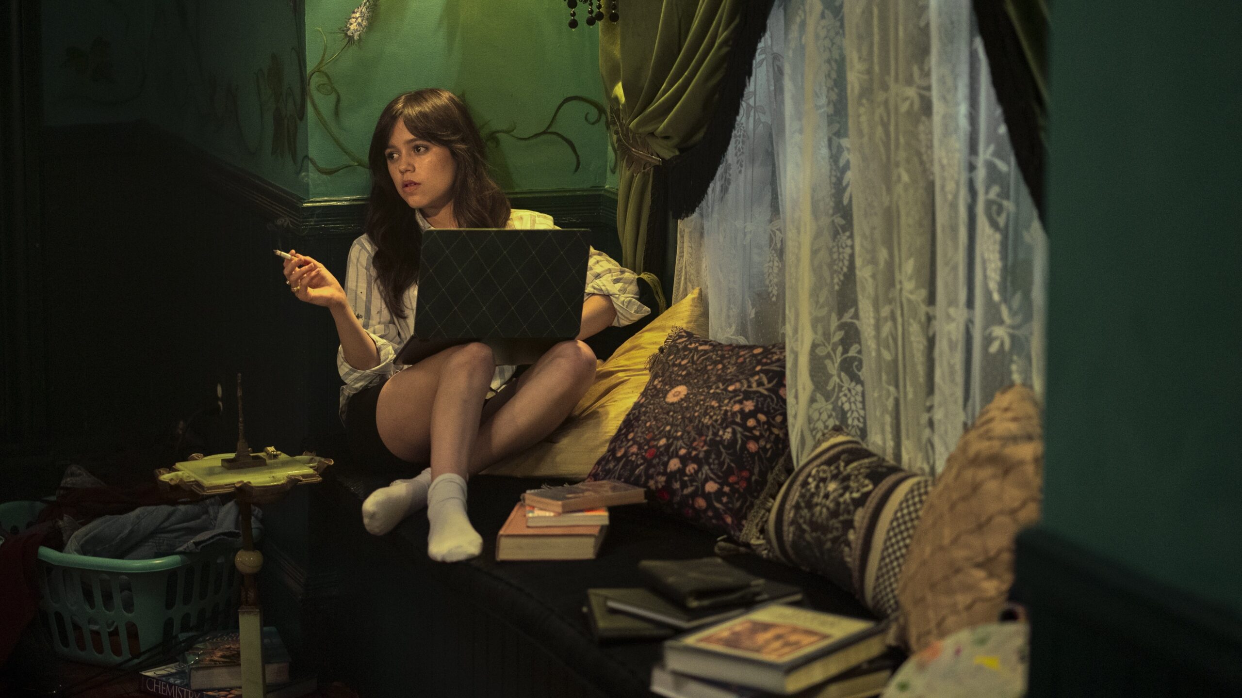 Jenna Ortega i Martin Freeman we fragmencie MILLER'S GIRL. Thriller za kilka dni trafi do kin w USA