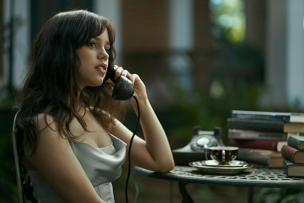 Jenna Ortega w zwiastunie filmu MILLER'S GIRL. Zagrała u boku Martina Freemana