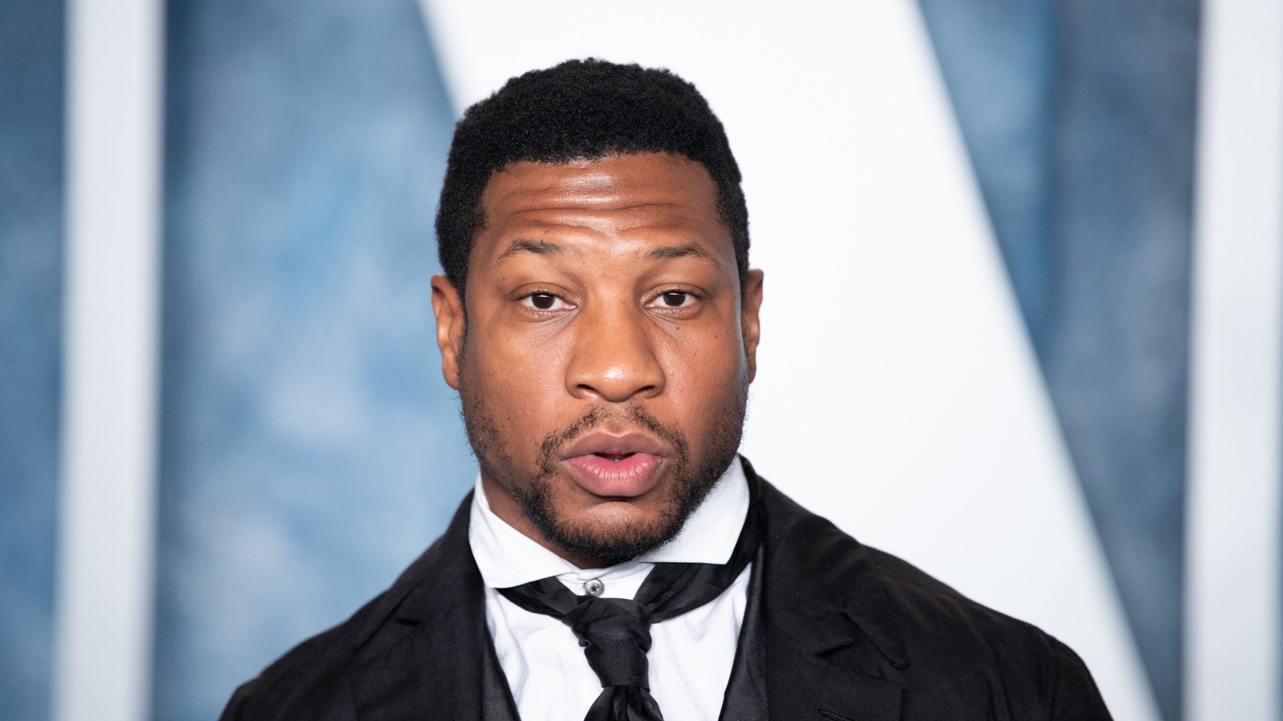 Jonathan Majors pozwany przez byłą partnerkę. Kobieta opisała jego agresywne zachowania