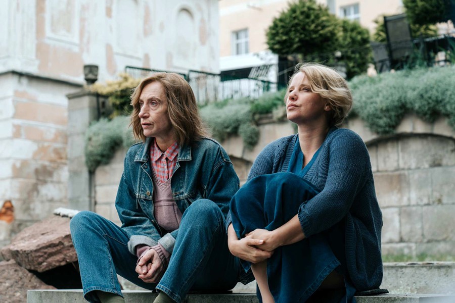 KOBIETA Z… Trudna droga do samej siebie [RECENZJA]