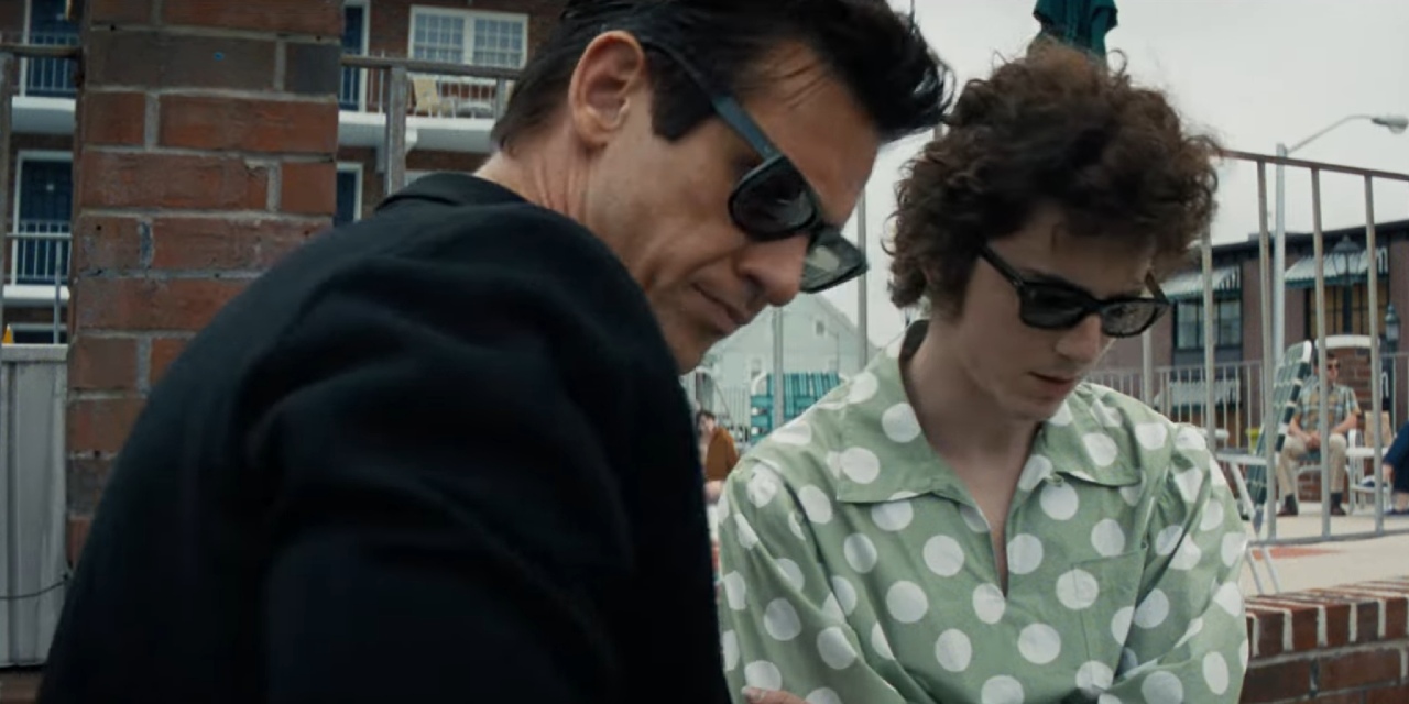 Klipy z filmu "Kompletnie nieznany". Chalamet jako Dylan, Holbrook jako Cash, Barbaro jako Baez