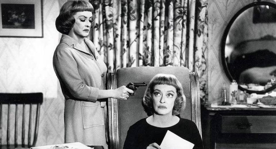 Bette Davis w filmie "Kto leży w moim grobie?" (1963)