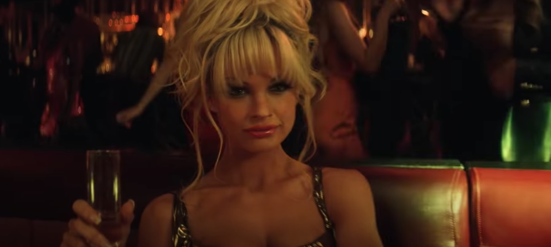 Nowy zwiastun PAM & TOMMY. Lily James i Sebastian Stan jako Pamela Anderson i Tommy Lee