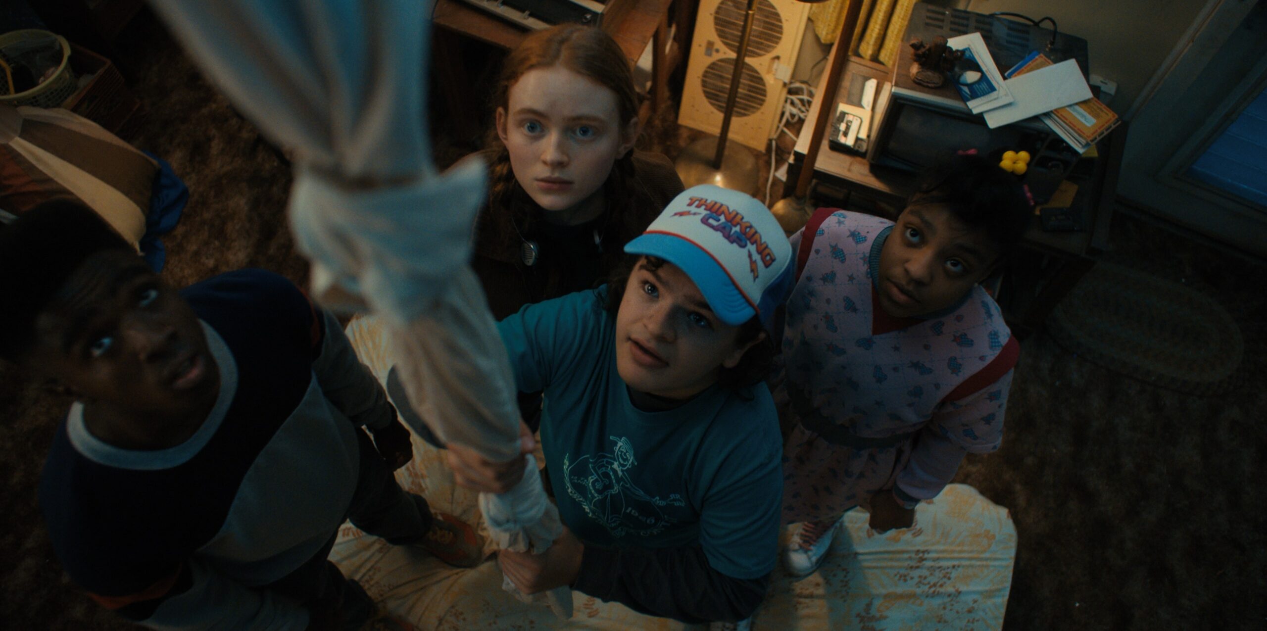 Obsada 5. sezonu STRANGER THINGS na wspólnym zdjęciu. Ruszają prace nad odcinkami
