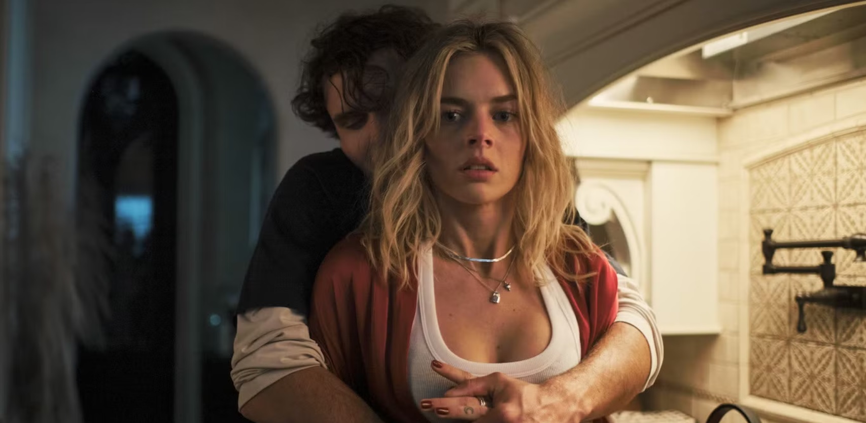 Samara Weaving i Ray Nicholson w zwiastunie komediowego thrillera "Borderline"