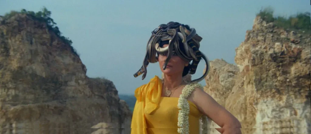 Kadr z filmu "Suzzanna: The Queen of Black Magic" (2024, reż. David Gregory)