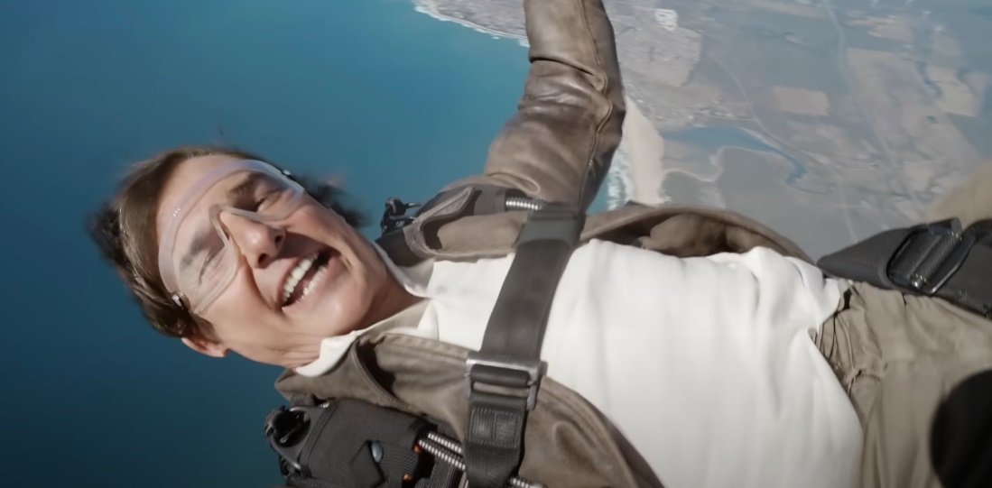 TOM CRUISE podziękował widzom podczas skoku z lecącego samolotu. Zobaczcie nagranie