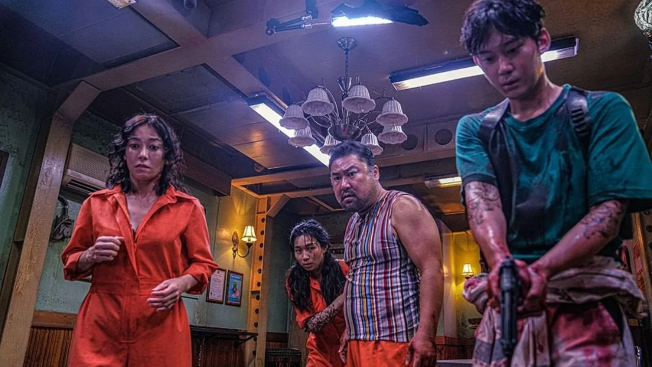 WILCZE STADO. Rejs skazańców | film.org.pl Scena z filmu "Wilcze stado" ("Project Wolf Hunting", 2022)