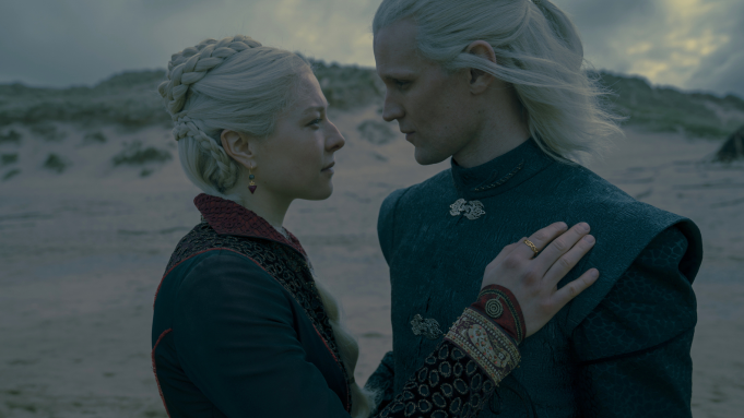 Widzowie serialu RÓD SMOKA wściekli z powodu zbyt ciemnych scen w nowym odcinku. Odpowiedziało HBO