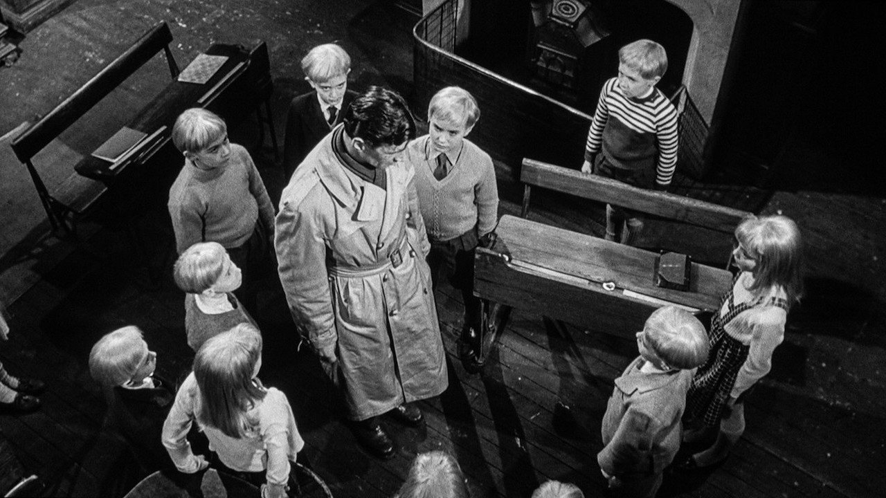 Michael Gwynn, Martin Stephens i inni w filmie "Wioska przeklętych" (1960)