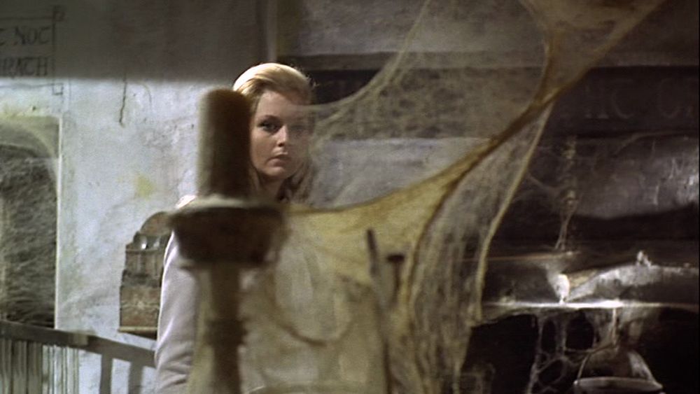 ZAMKNIĘTE OKNA. Thriller rzekomo lovecraftowski