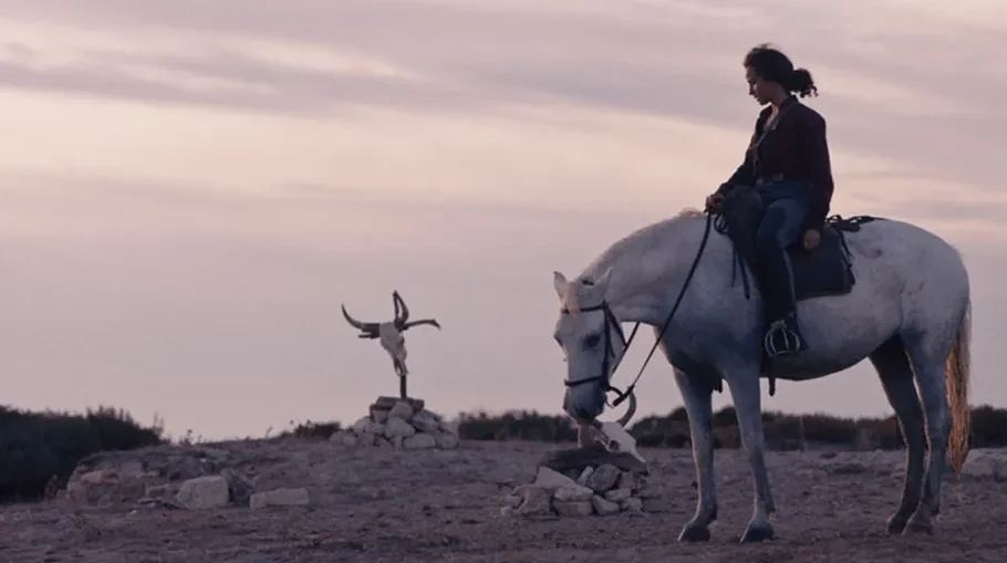 Kadr z filmu "Zwierzę" ("Animale", 2024), reż. Emma Benestan