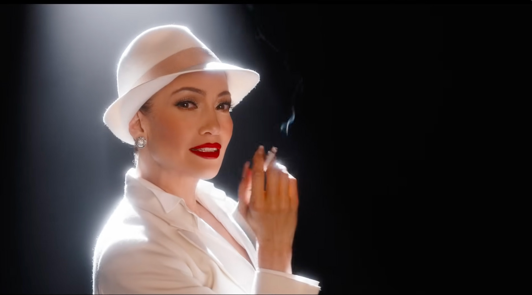 Zwiastun "Kiss of the Spider Woman" z chwaloną rolą Jennifer Lopez. W obsadzie także Diego Luna